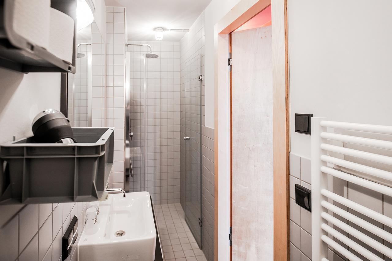 Dock Inn Hostel Warnemuende Росток Екстериор снимка